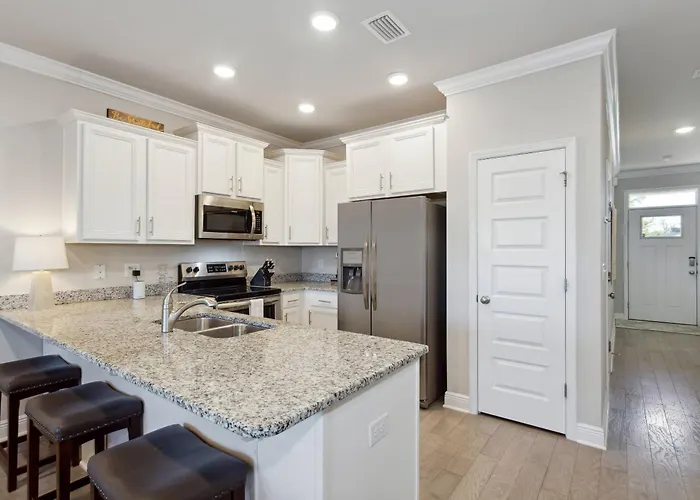 1204 W Government St Holiday home *