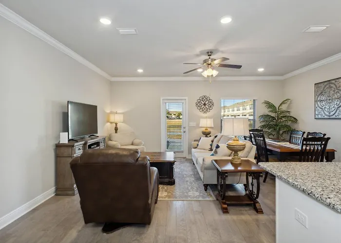 1204 W Government St Holiday home *