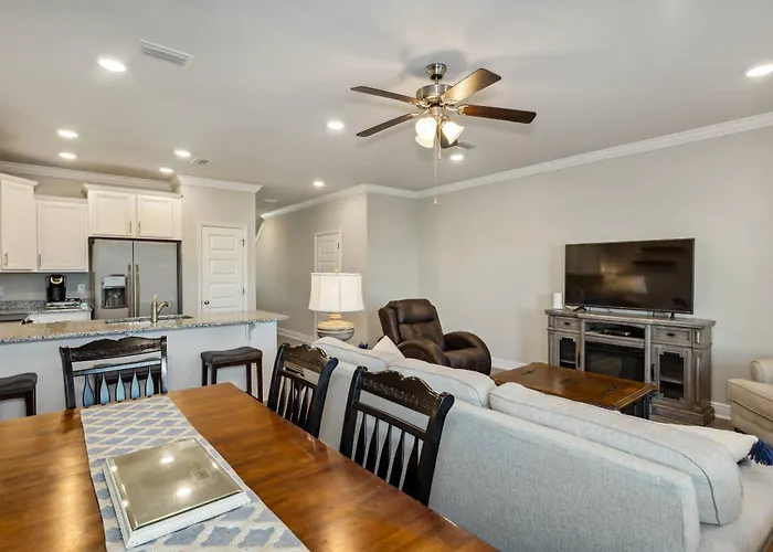 1204 W Government St Holiday home